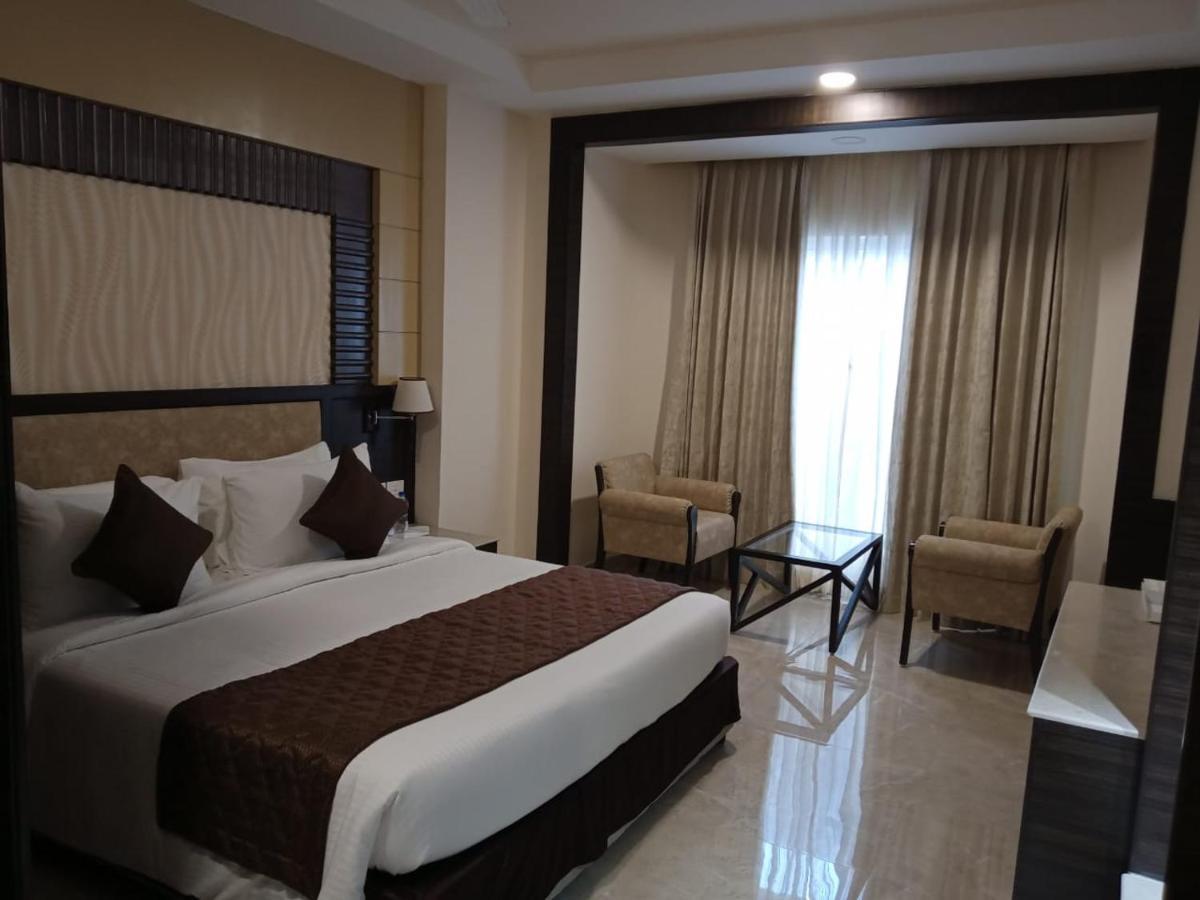 Hotel Aadithya Chennai Exterior photo